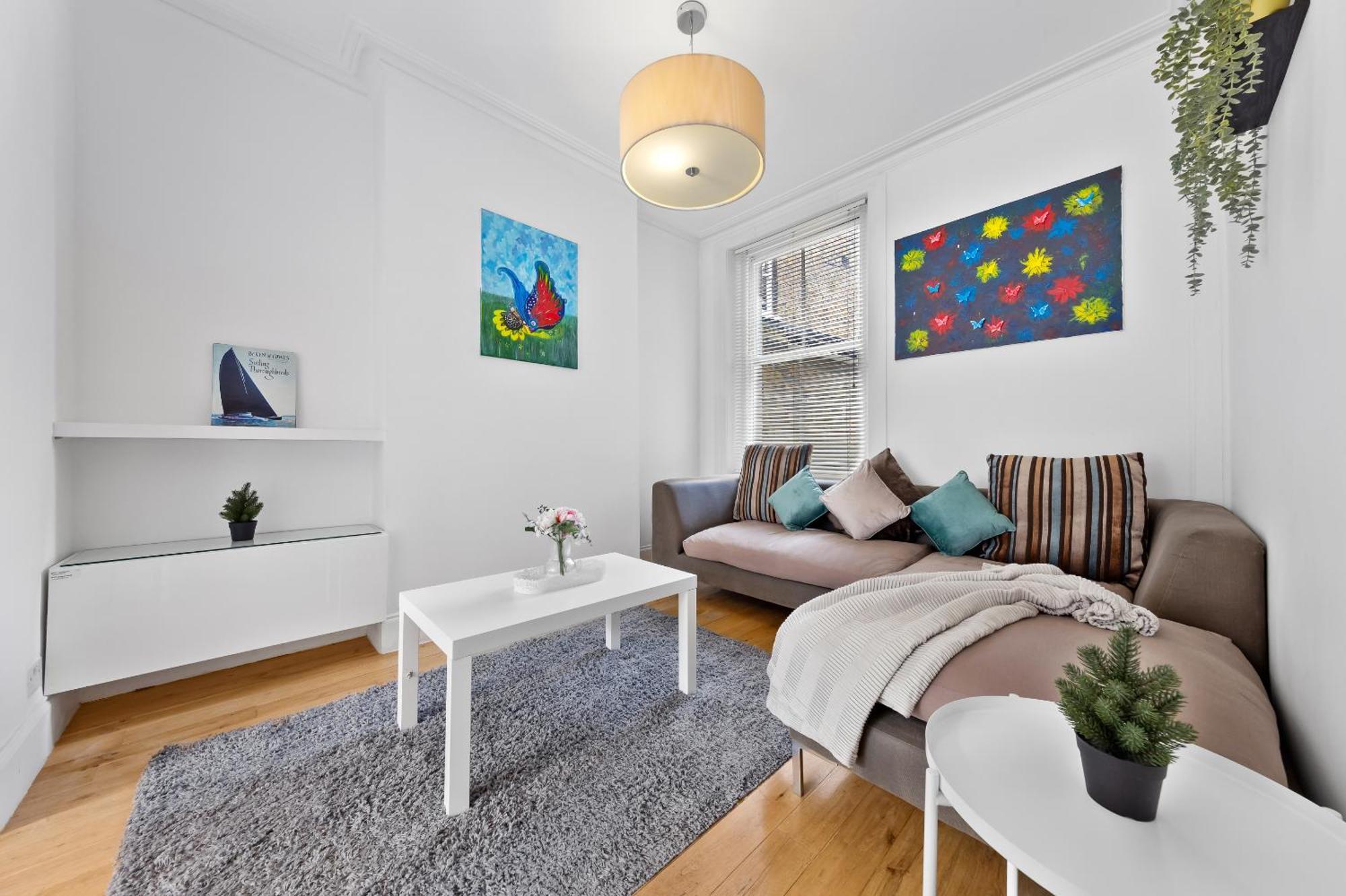 Appartement Luxury 4-bedroom Modern Flat In Steps From Station, Sleeps 9 In Style! *