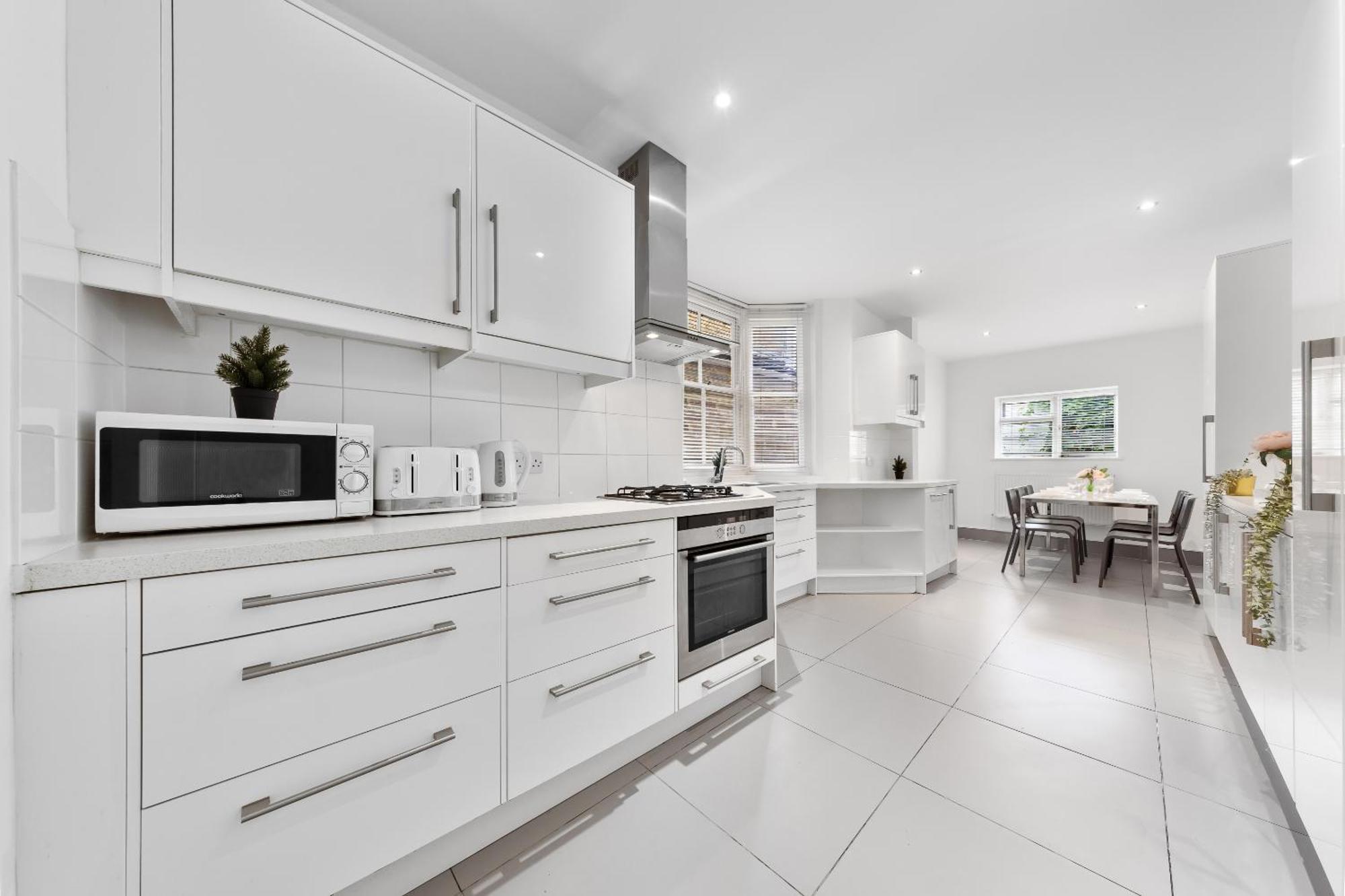 Appartement Luxury 4-bedroom Modern Flat In Steps From Station, Sleeps 9 In Style!