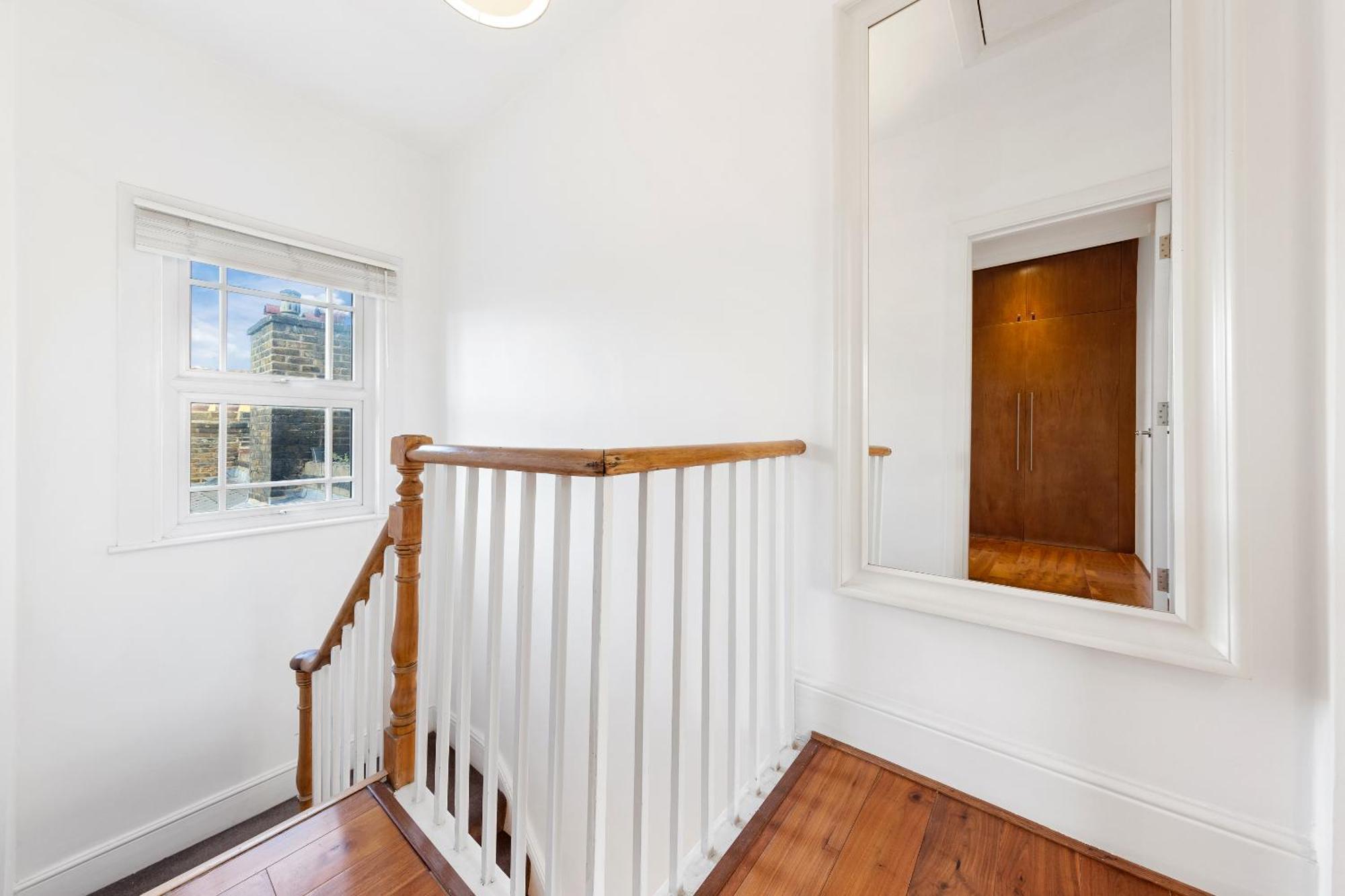 Appartement Luxury 4-bedroom Modern Flat In Steps From Station, Sleeps 9 In Style!