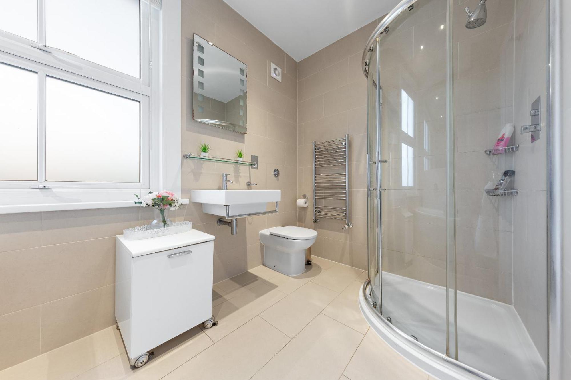 Luxury 4-bedroom Modern Flat In Steps From Station, Sleeps 9 In Style! Appartement Londres