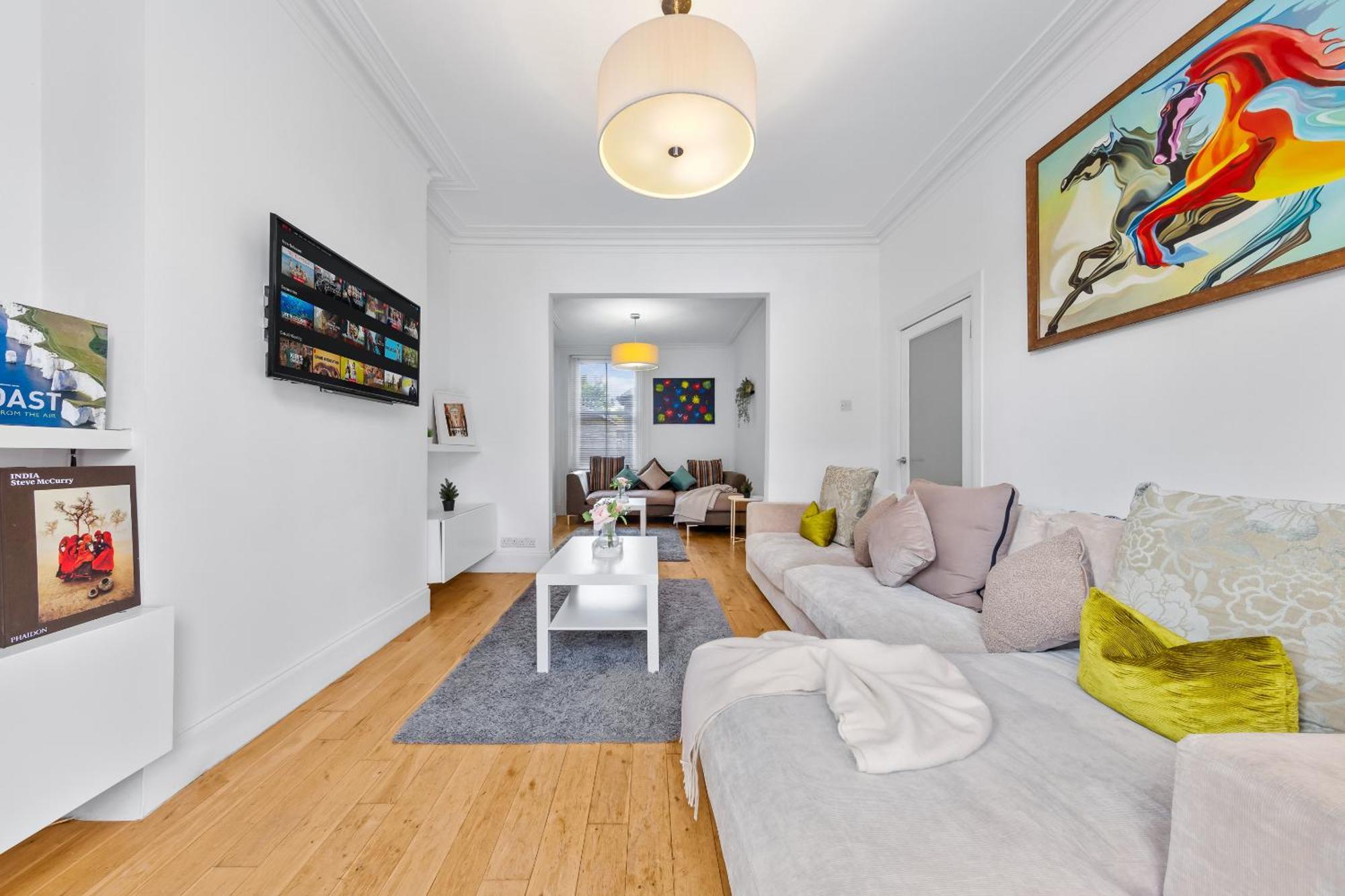 Appartement Luxury 4-bedroom Modern Flat In Steps From Station, Sleeps 9 In Style! *