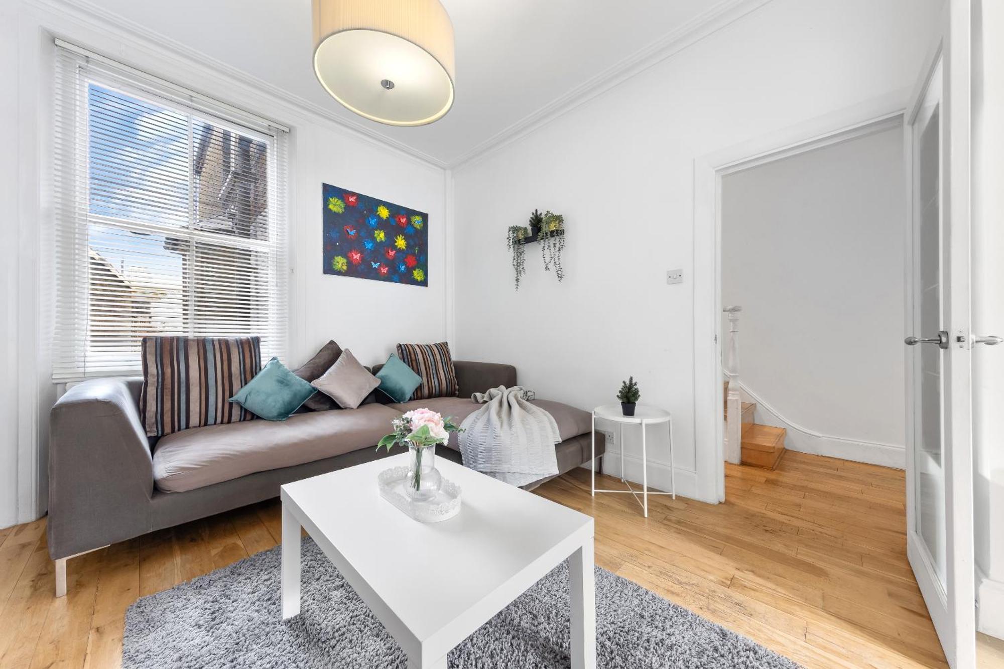Appartement Luxury 4-bedroom Modern Flat In Steps From Station, Sleeps 9 In Style!