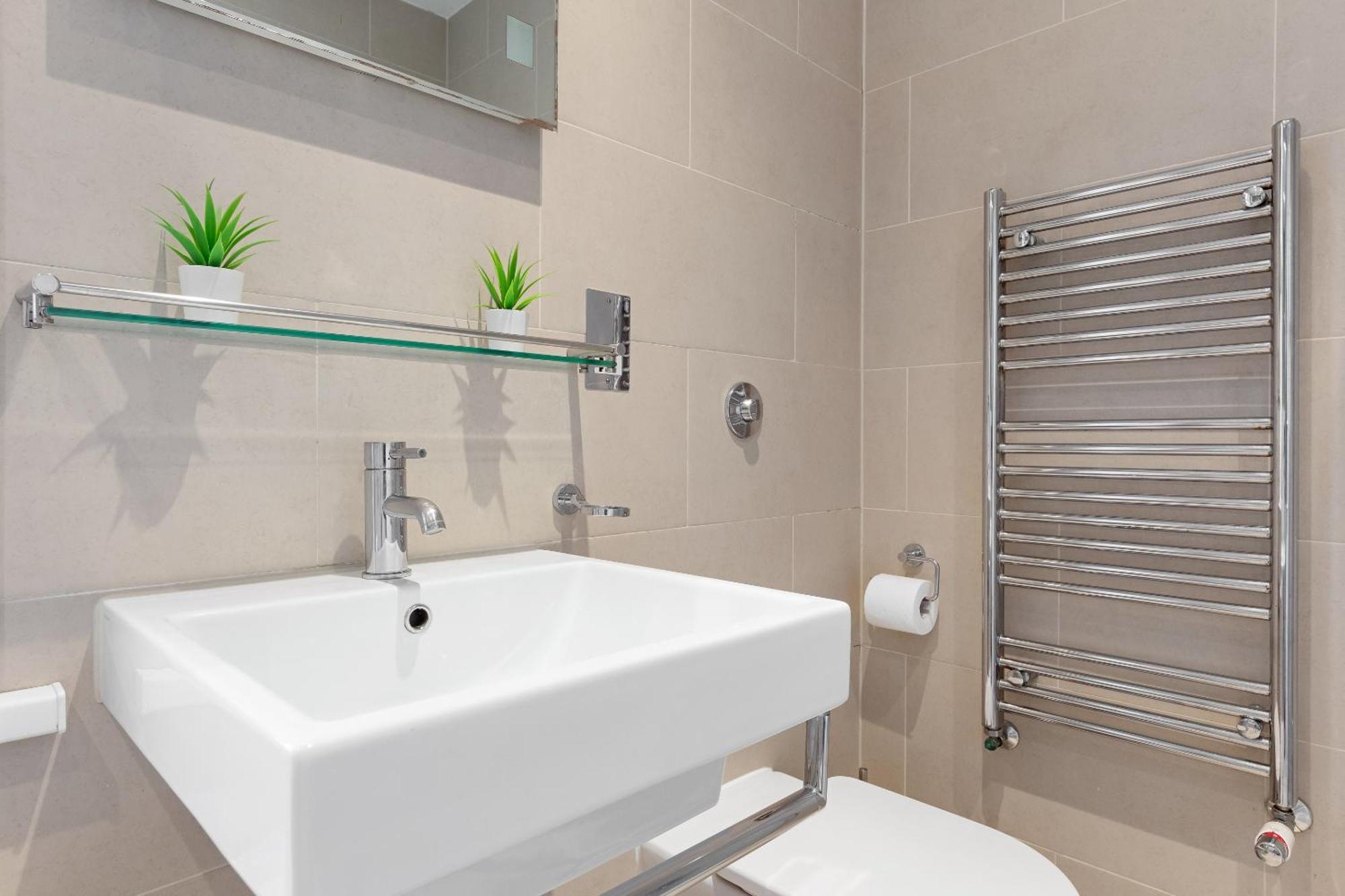 Luxury 4-bedroom Modern Flat In Steps From Station, Sleeps 9 In Style! Appartement *