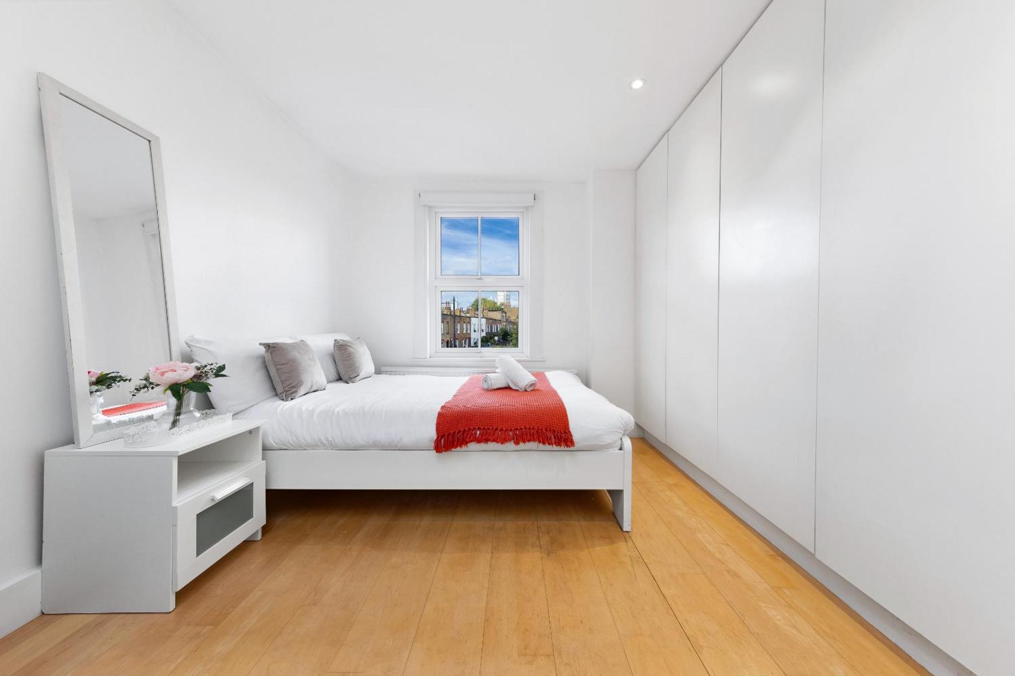 Appartement Luxury 4-bedroom Modern Flat In Steps From Station, Sleeps 9 In Style! Londres