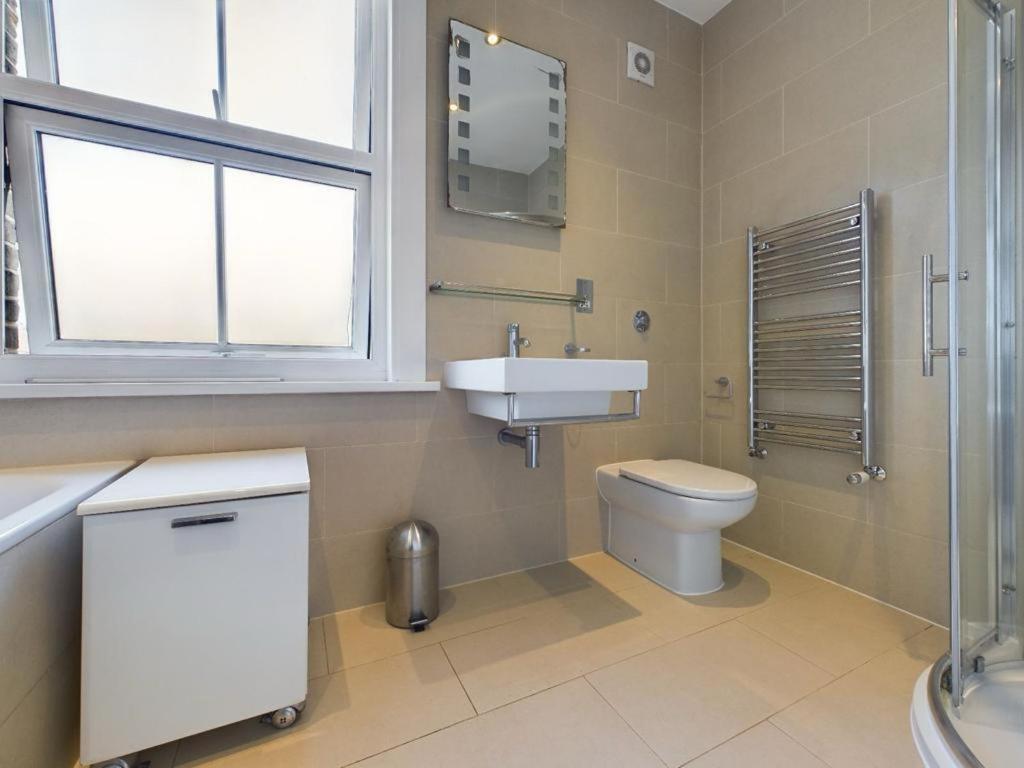 Luxury 4-bedroom Modern Flat In Steps From Station, Sleeps 9 In Style! Appartement *