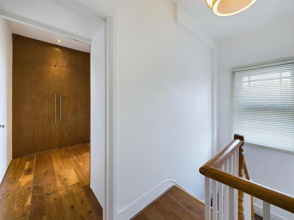 Luxury 4-bedroom Modern Flat In Steps From Station, Sleeps 9 In Style! Appartement *