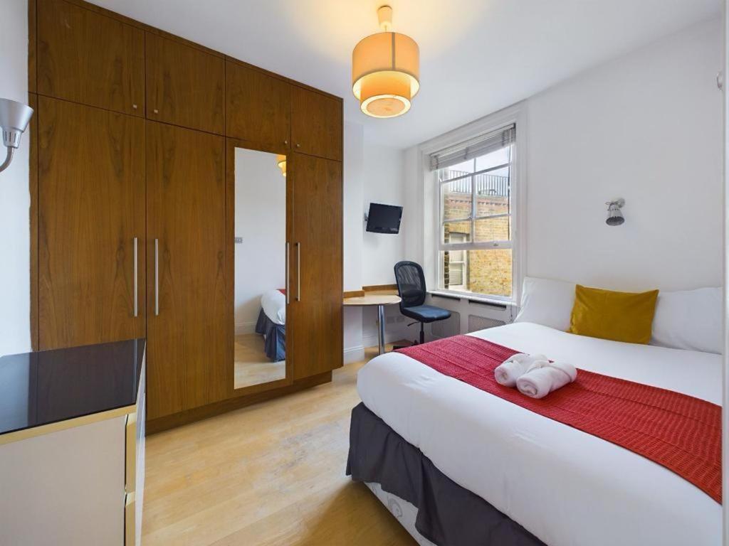Appartement Luxury 4-bedroom Modern Flat In Steps From Station, Sleeps 9 In Style! *