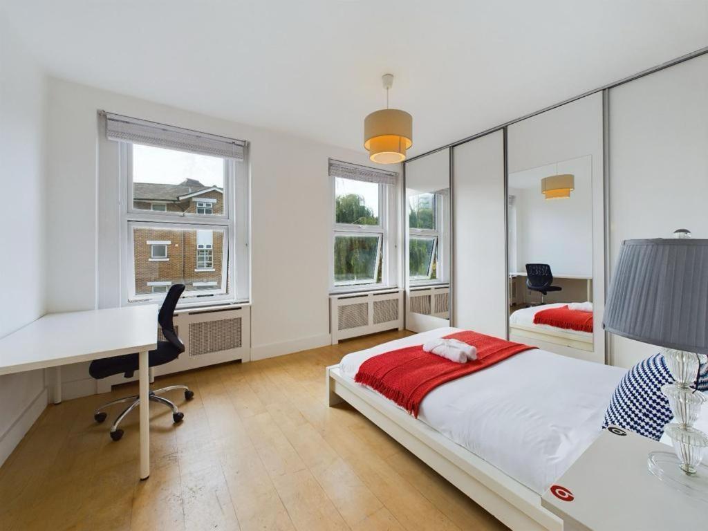 Appartement Luxury 4-bedroom Modern Flat In Steps From Station, Sleeps 9 In Style! Londres