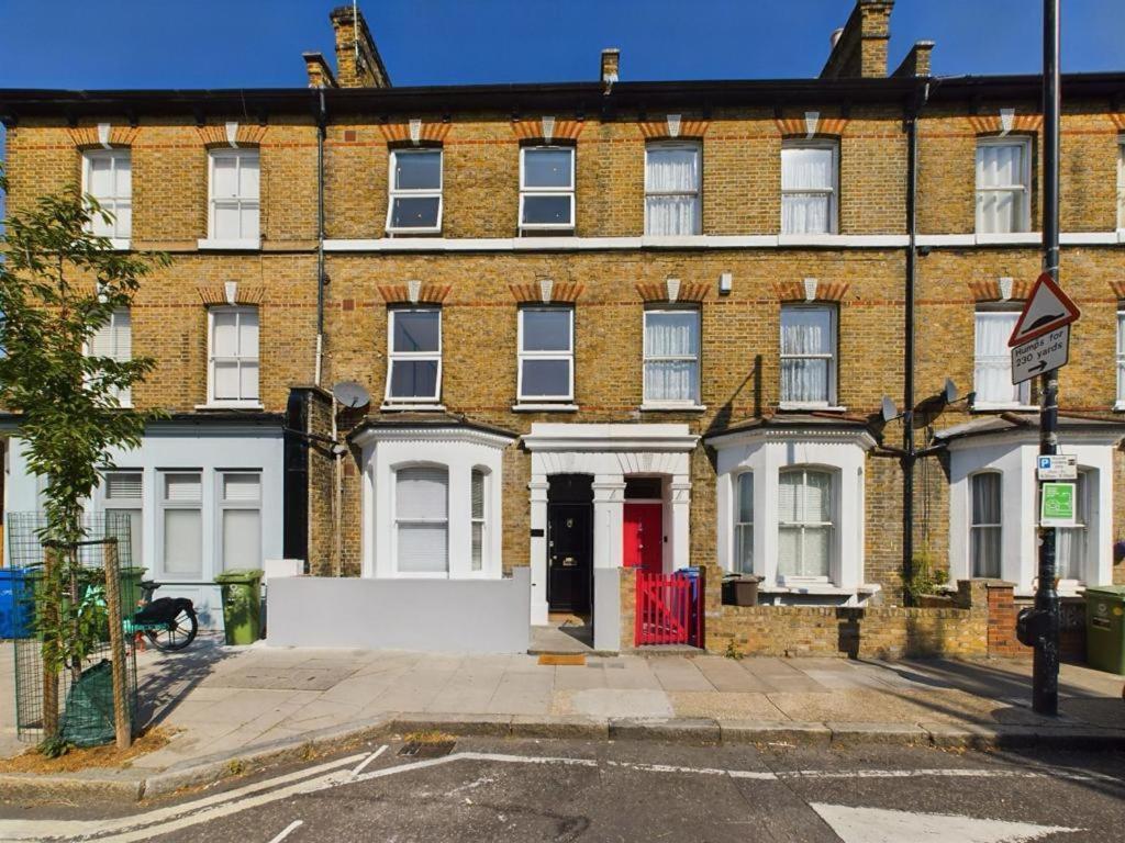 Appartement Luxury 4-bedroom Modern Flat In Steps From Station, Sleeps 9 In Style!