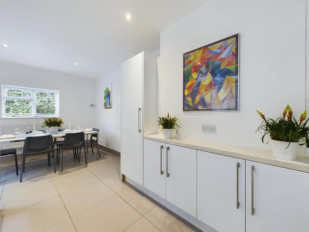 Luxury 4-bedroom Modern Flat In Steps From Station, Sleeps 9 In Style! Appartement Londres