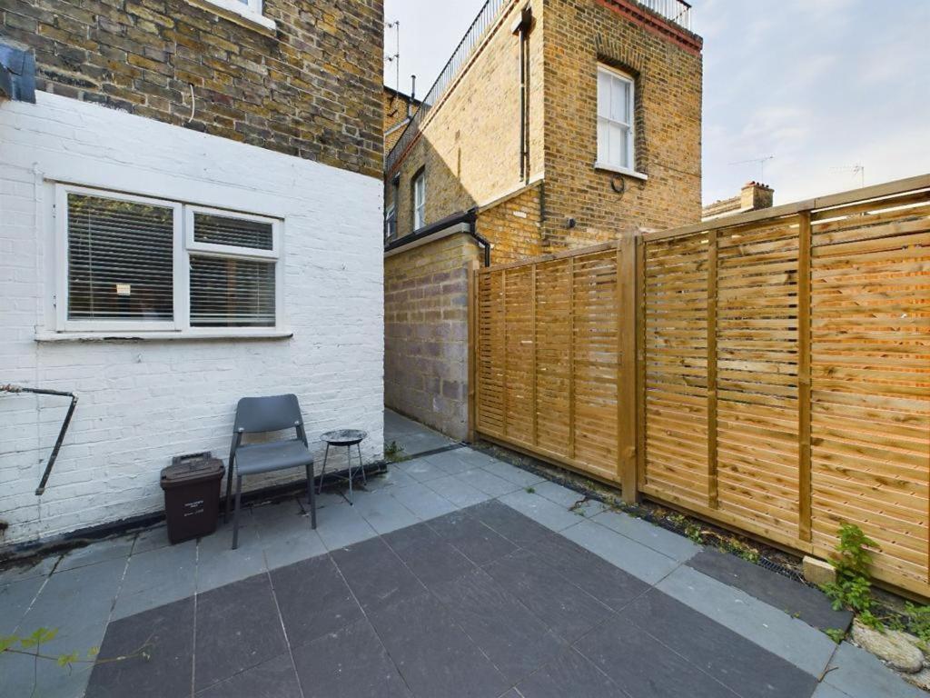 Appartement Luxury 4-bedroom Modern Flat In Steps From Station, Sleeps 9 In Style! Londres