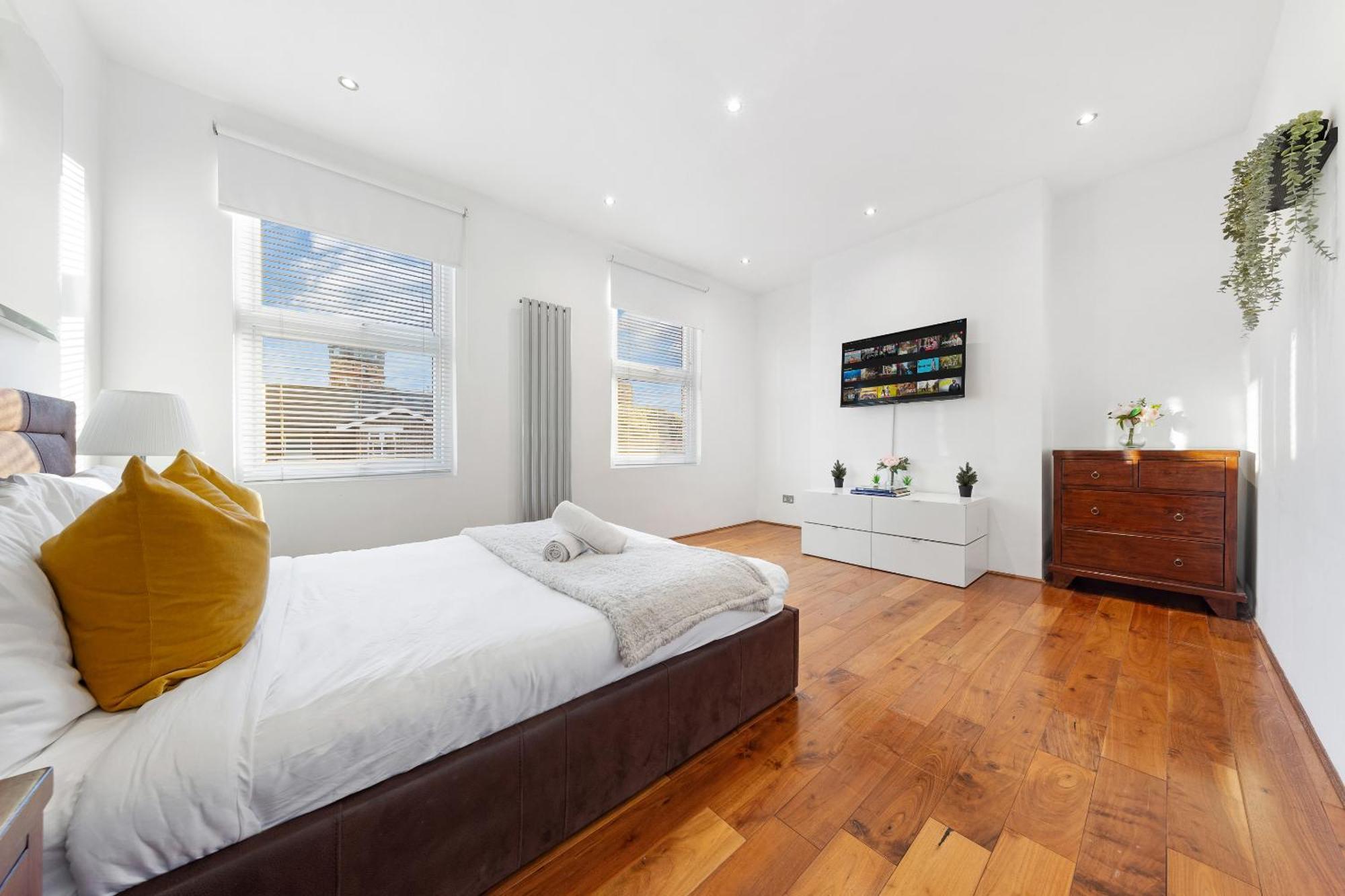 Luxury 4-bedroom Modern Flat In Steps From Station, Sleeps 9 In Style! Appartement Londres
