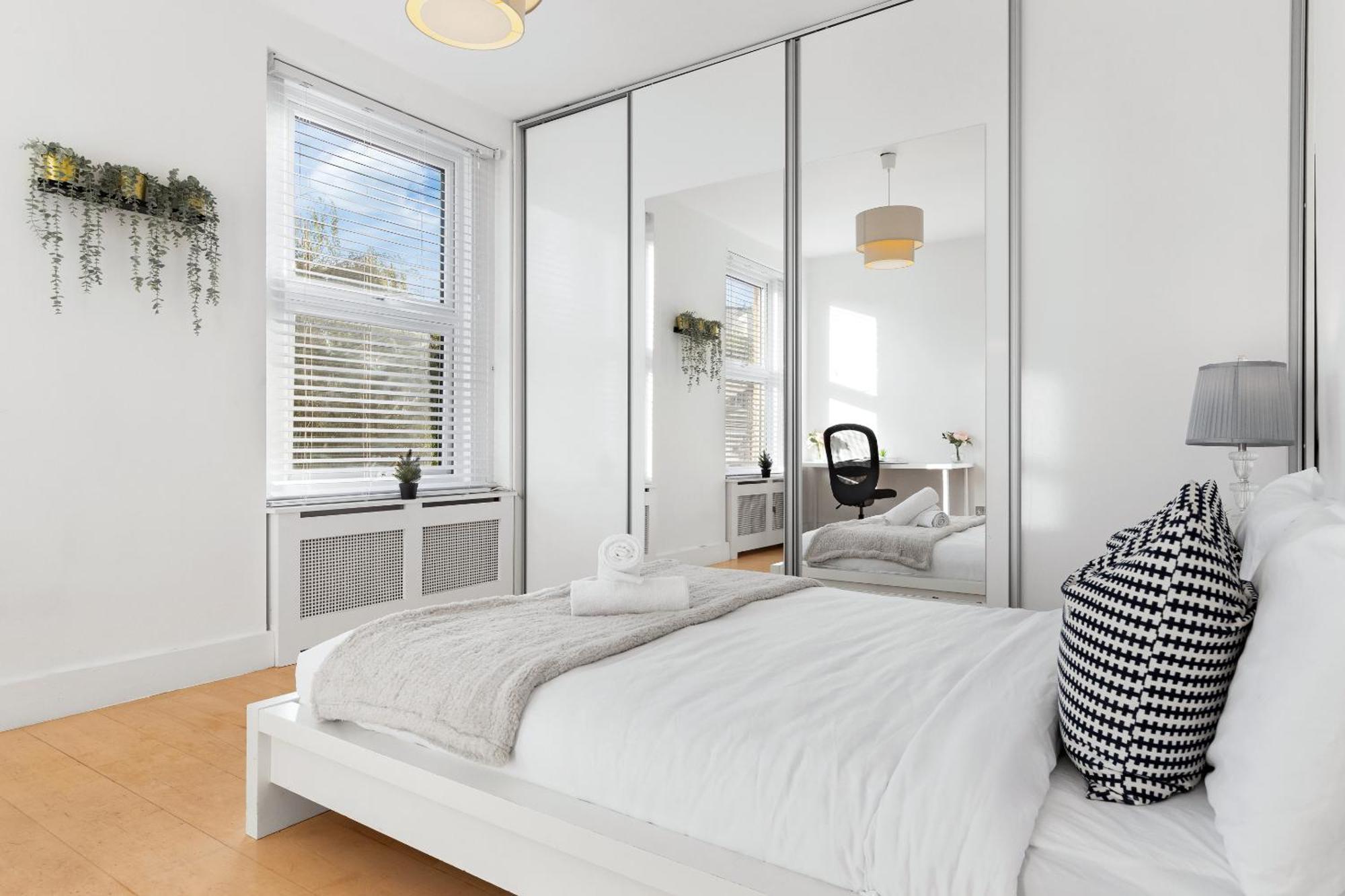 Luxury 4-bedroom Modern Flat In Steps From Station, Sleeps 9 In Style! * Londres