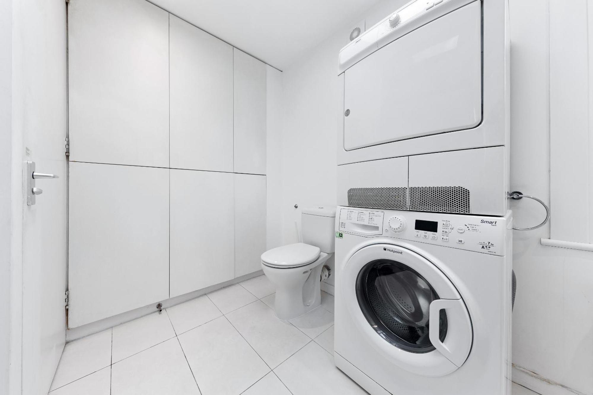 Luxury 4-bedroom Modern Flat In Steps From Station, Sleeps 9 In Style! Appartement