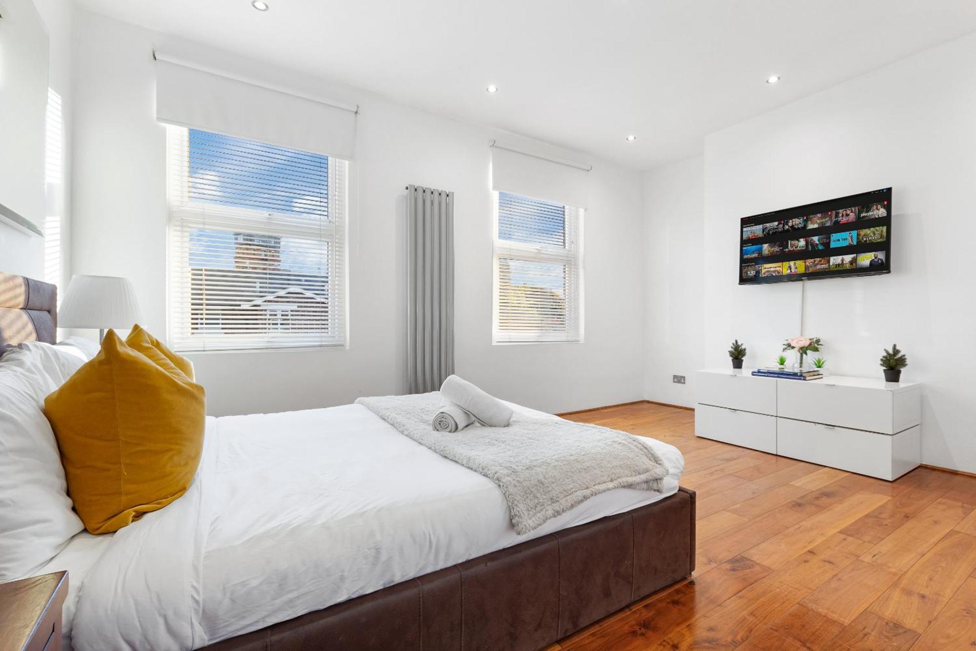 Luxury 4-bedroom Modern Flat In Steps From Station, Sleeps 9 In Style! Appartement *
