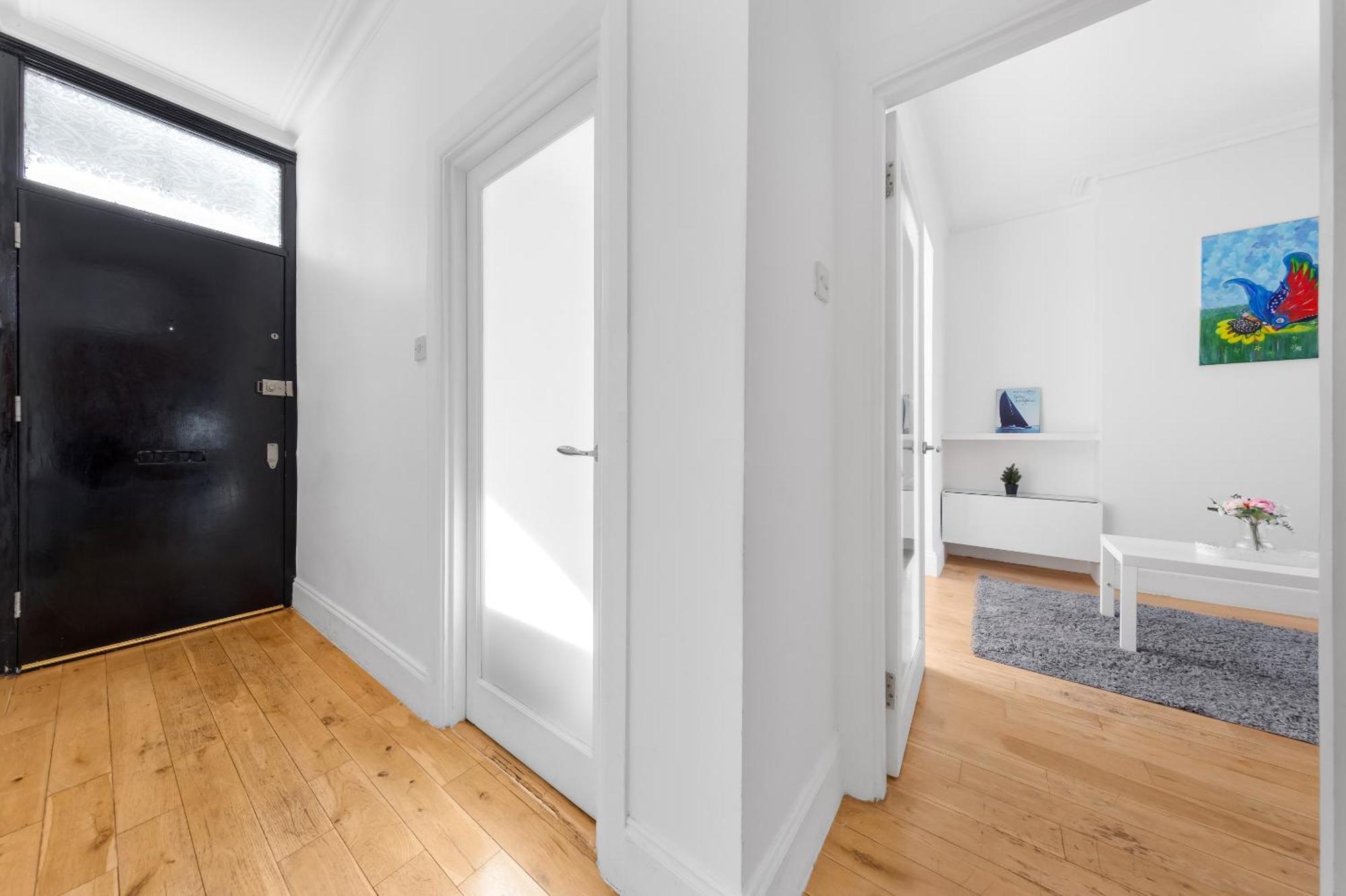 Luxury 4-bedroom Modern Flat In Steps From Station, Sleeps 9 In Style! Appartement