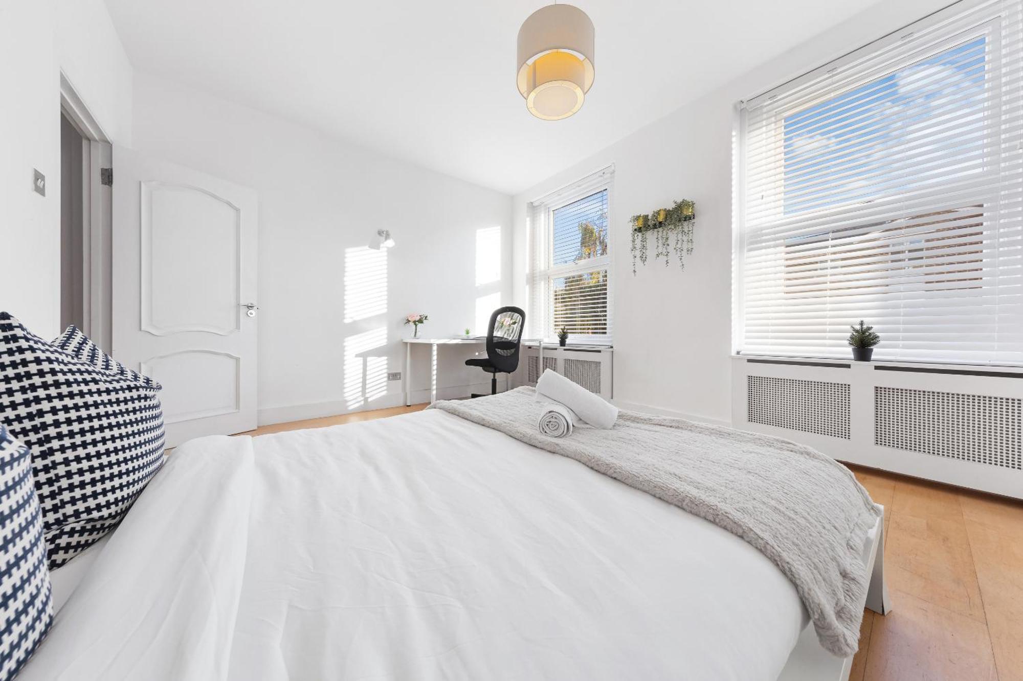 Luxury 4-bedroom Modern Flat In Steps From Station, Sleeps 9 In Style! Appartement Londres