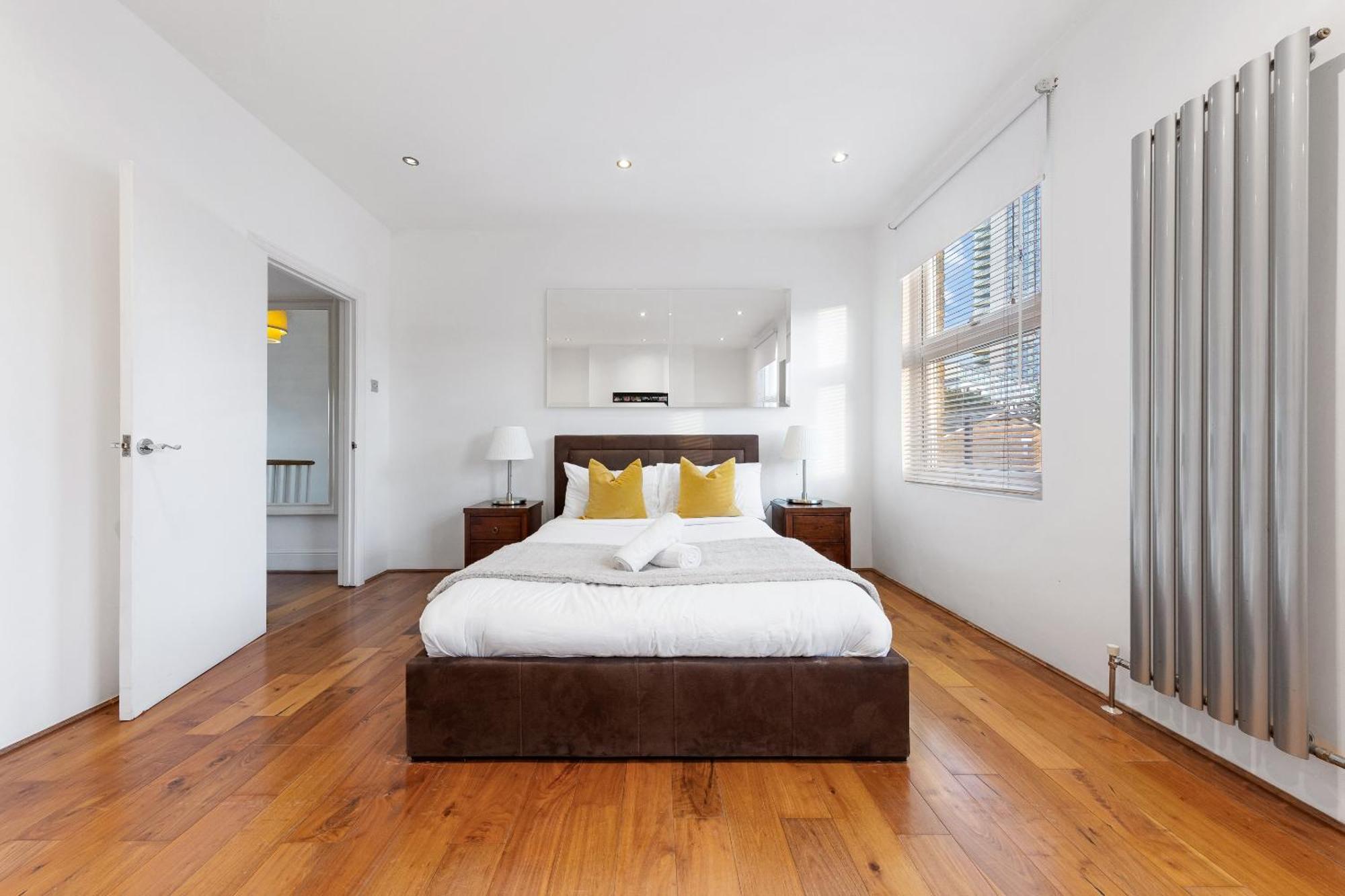 Appartement Luxury 4-bedroom Modern Flat In Steps From Station, Sleeps 9 In Style! Londres