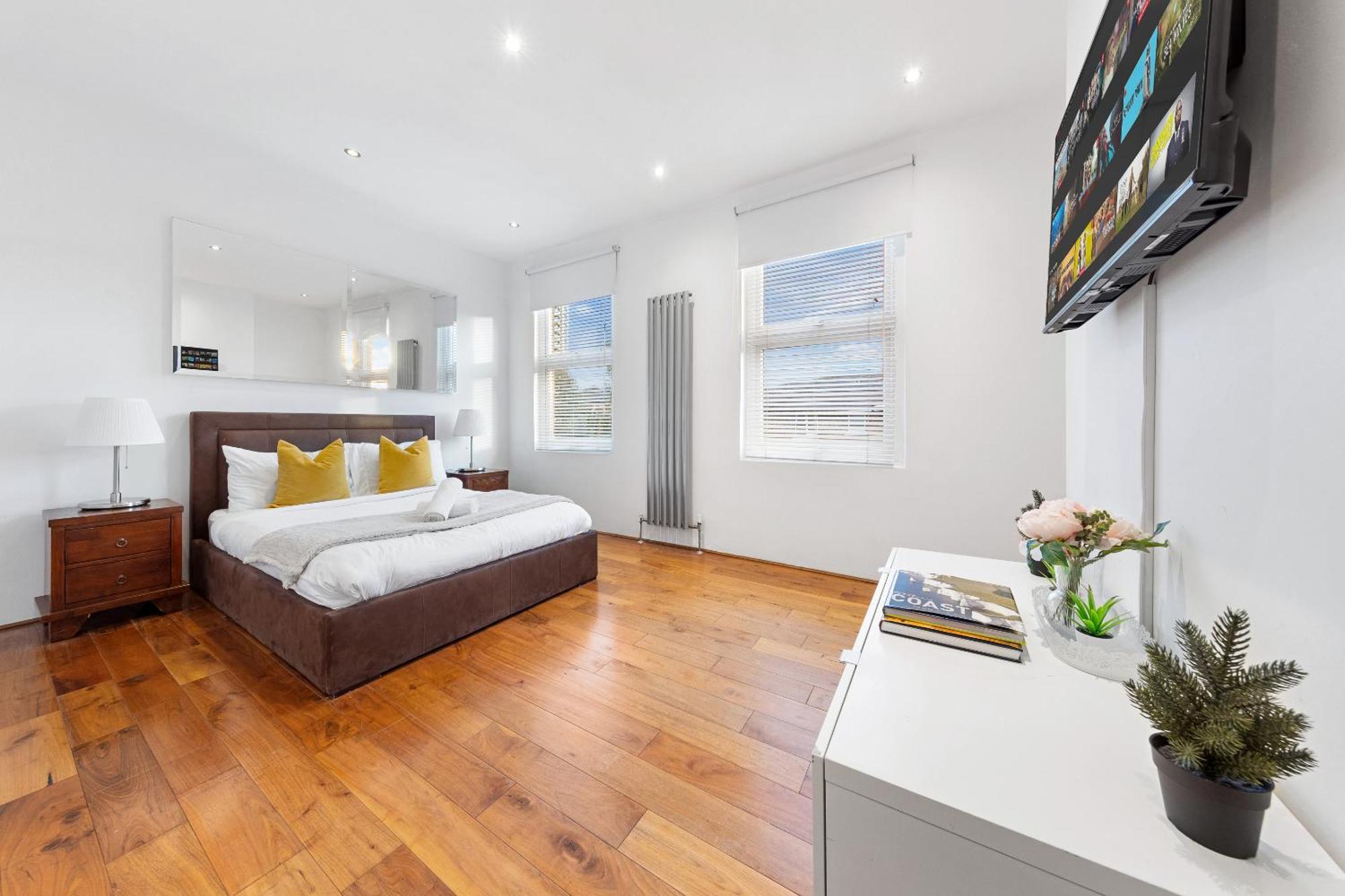 Appartement Luxury 4-bedroom Modern Flat In Steps From Station, Sleeps 9 In Style! *