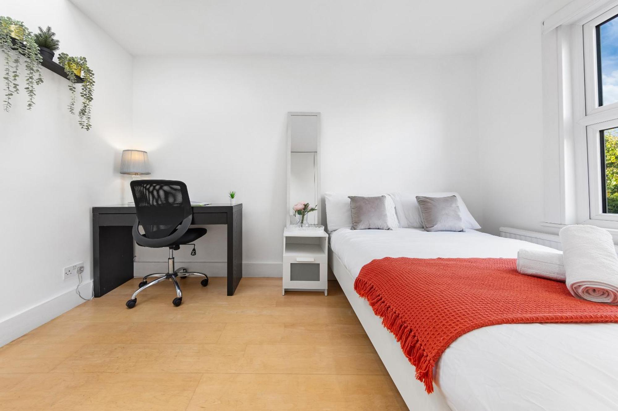 Luxury 4-bedroom Modern Flat In Steps From Station, Sleeps 9 In Style! Appartement *