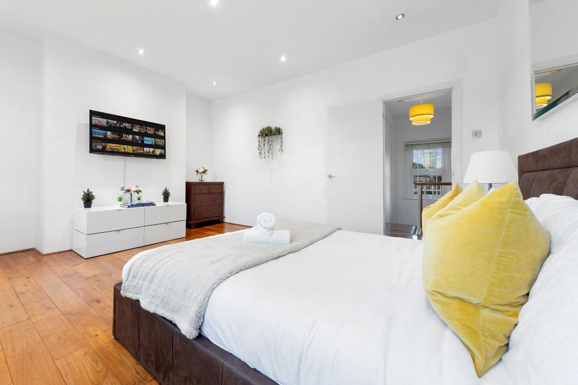 Luxury 4-bedroom Modern Flat In Steps From Station, Sleeps 9 In Style! Appartement Londres