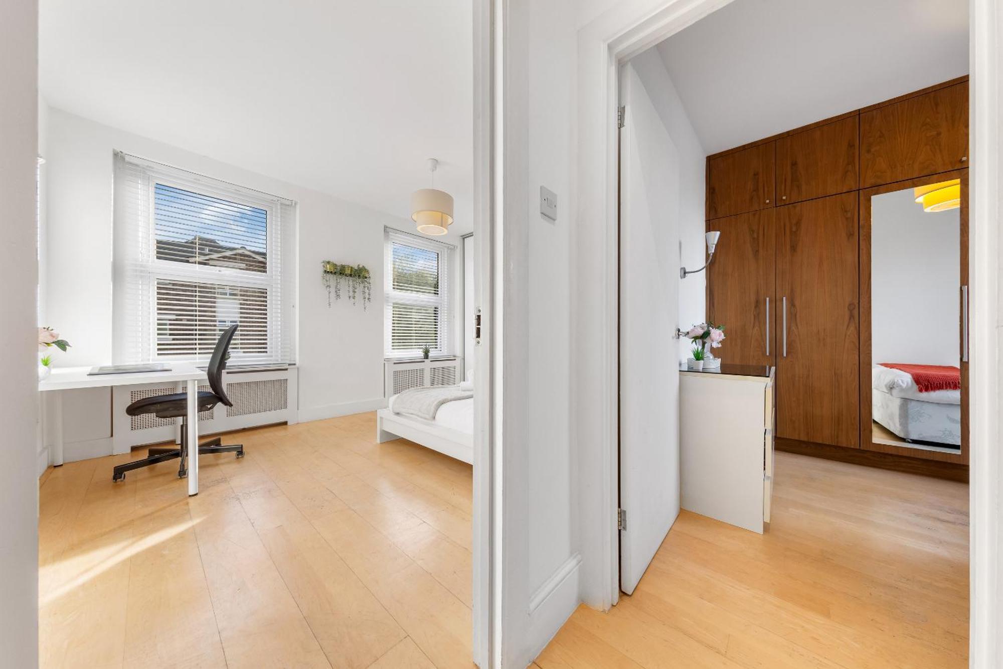 Appartement Luxury 4-bedroom Modern Flat In Steps From Station, Sleeps 9 In Style! Londres