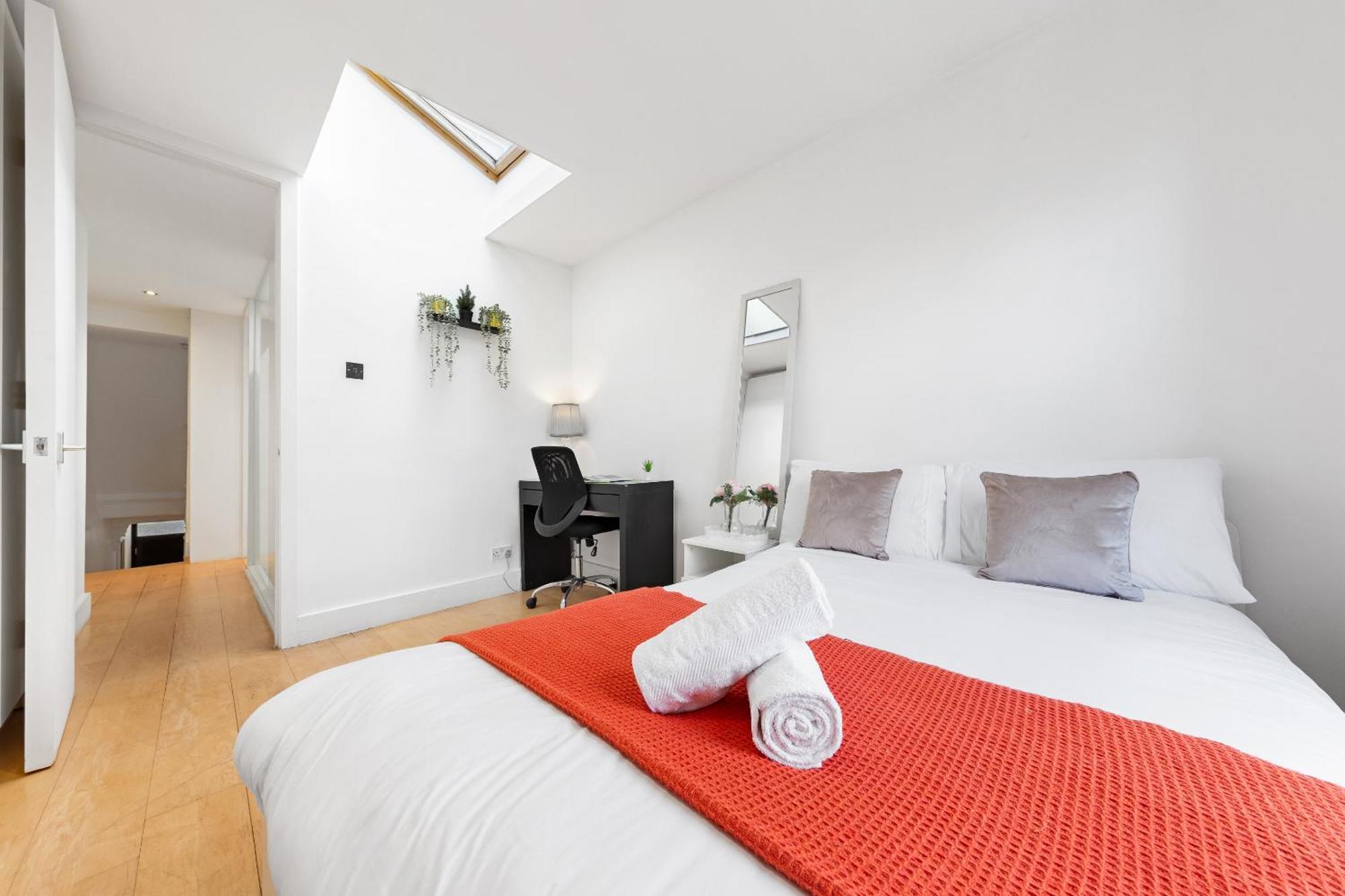 Luxury 4-bedroom Modern Flat In Steps From Station, Sleeps 9 In Style! * Londres